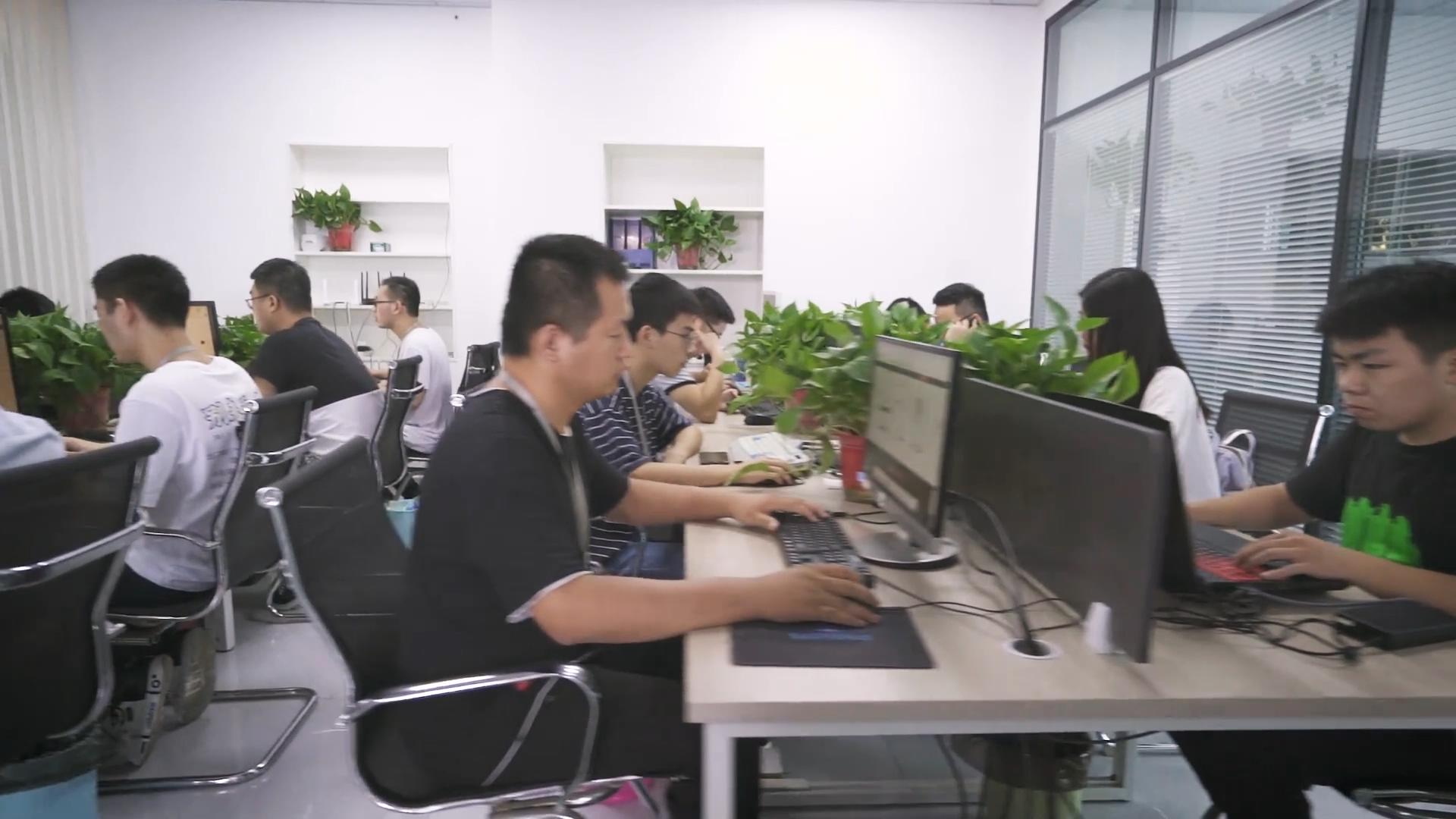 企业网站建设别踩坑！瓦力游戏 11 年定制，让官网成为获客利器